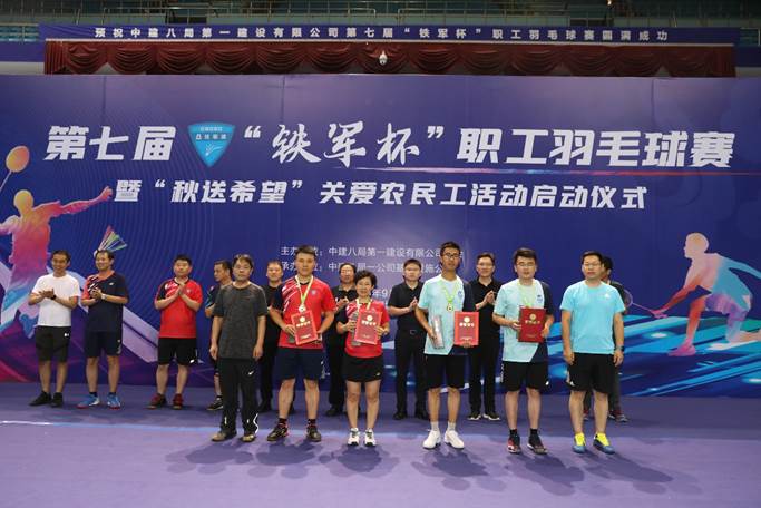 預(yù)備混雙（左）、預(yù)備男雙（右）冠軍