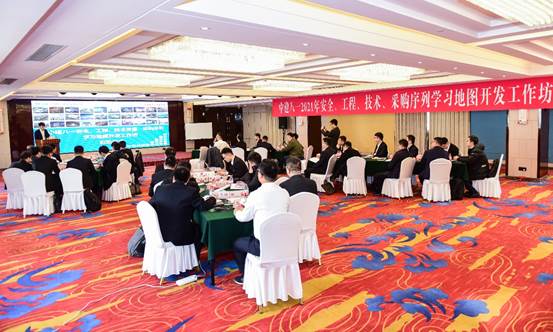 圖片包含 室內, 天花板, 桌子, 人們
      描述已自動生成